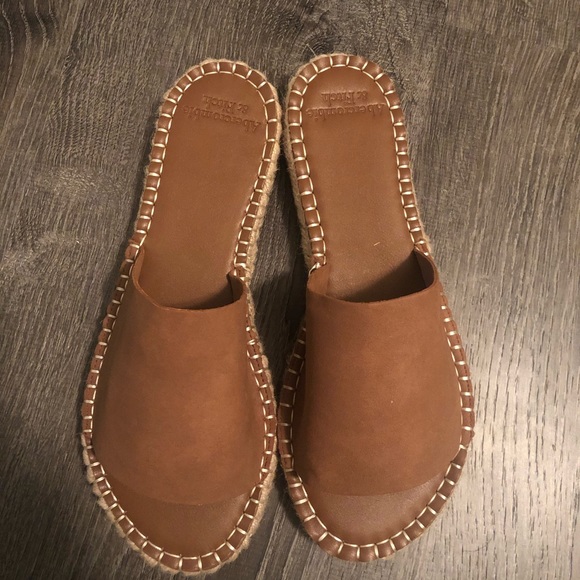Brand New Abercrombie Sandals - Picture 2 of 5